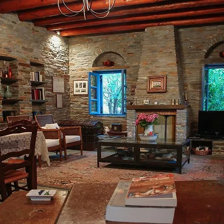 アパートホテル Saint Louis Ándros